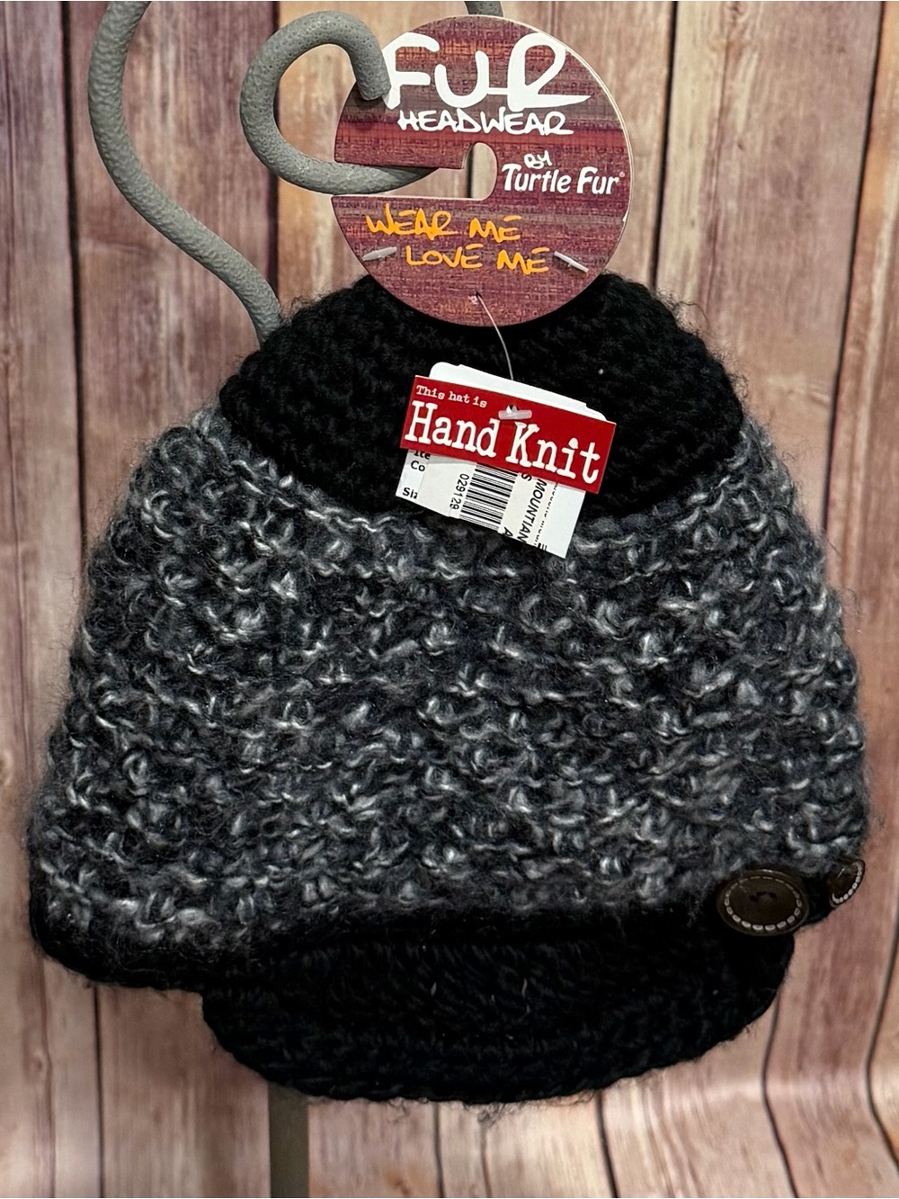✨NWT✨ Turtle Fur Women's Hand Knit Fleece Lined Brim Cap in Black & White